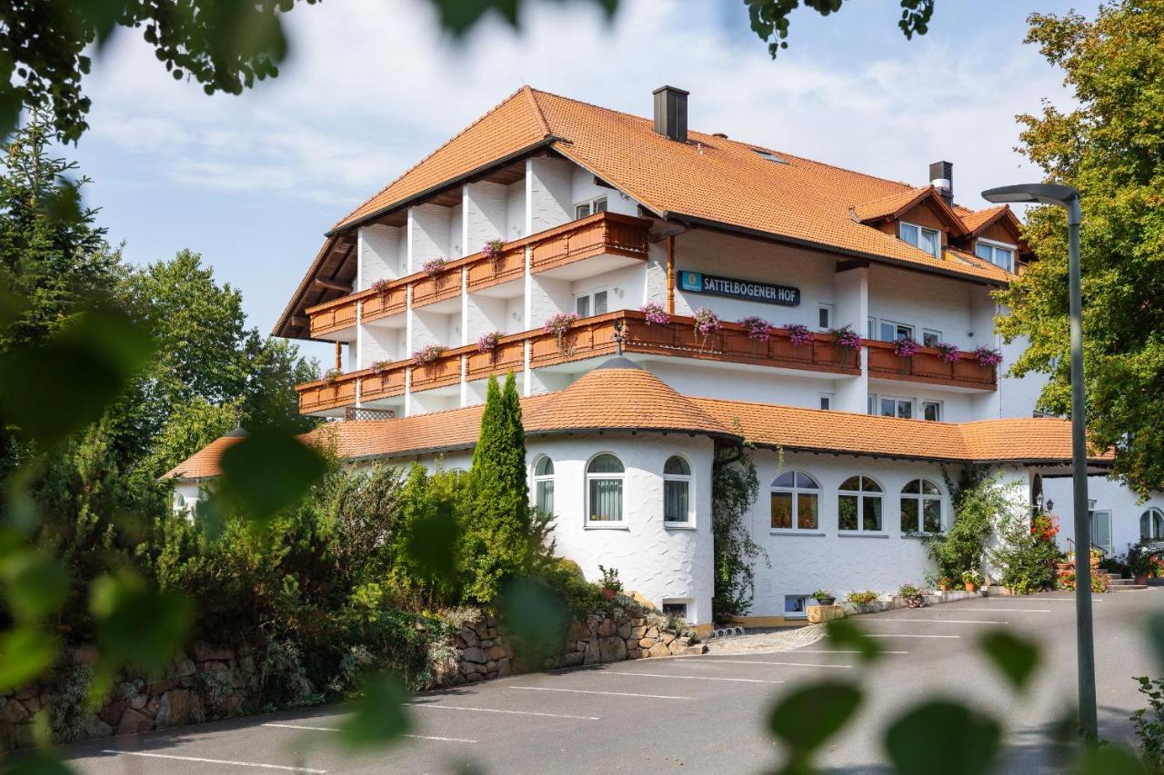 Sattelbogener Hof Hotel Traitsching Bagian luar foto