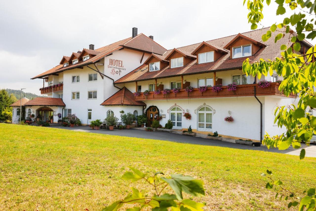 Sattelbogener Hof Hotel Traitsching Bagian luar foto