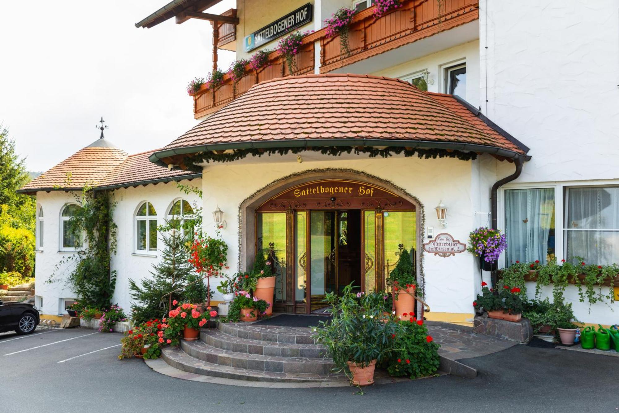 Sattelbogener Hof Hotel Traitsching Bagian luar foto
